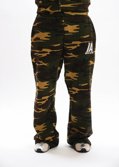 CAMO CORE SWEATS