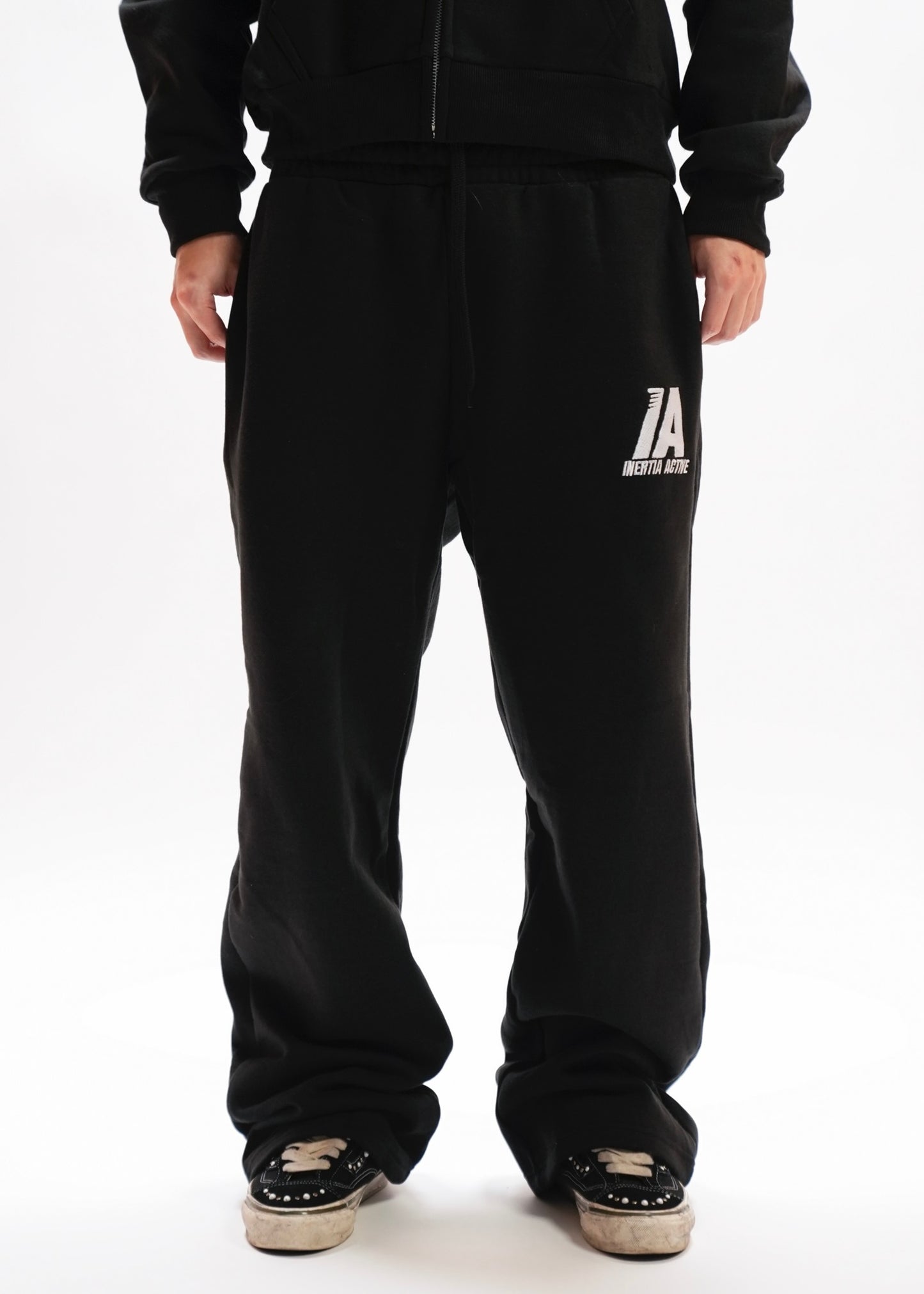 BLACK CORE SWEATS